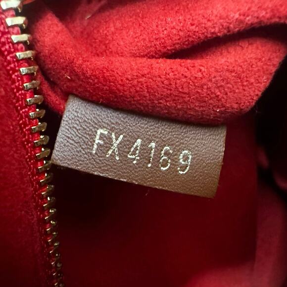 Louis Vuitton Monogram Teddy On The Go GM Tote Bag Dark Brown/Cream Shearling - Picture 4 of 16